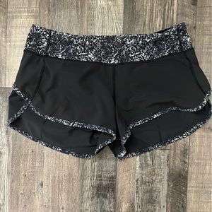 Women’s Lululemon speed shorts size 6 black with purple speck trim